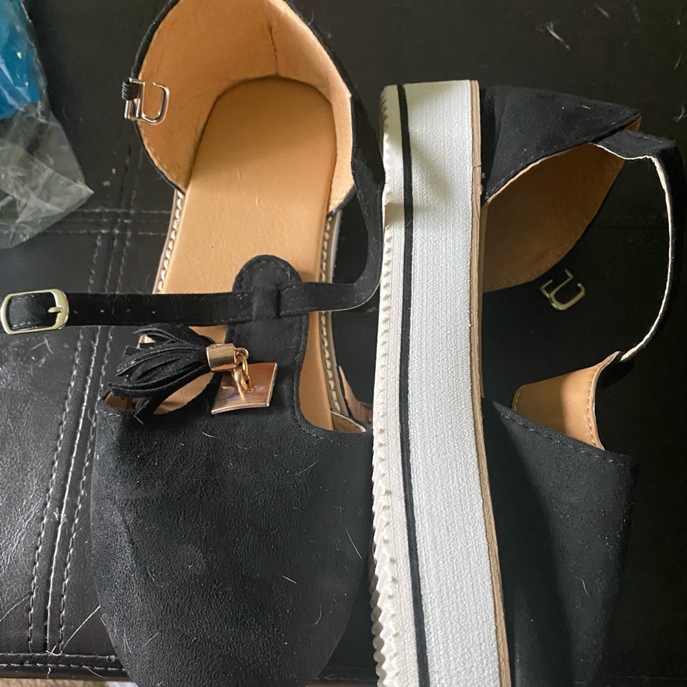 Shoes - Picture 2 of 4